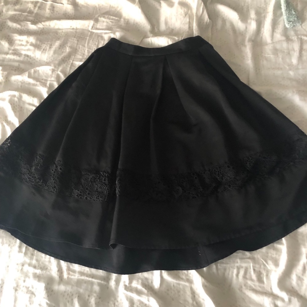 Knee length, black, cutout Express skirt